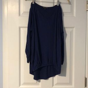Navy V neck, quarter sleeve blouse